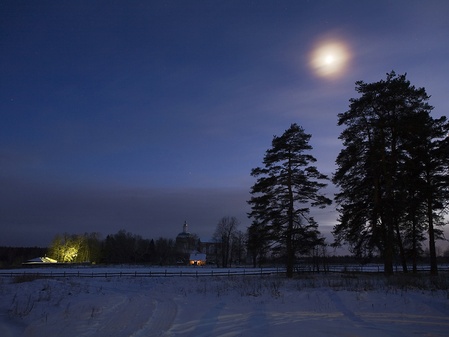 Вид на Храм зимой ночью